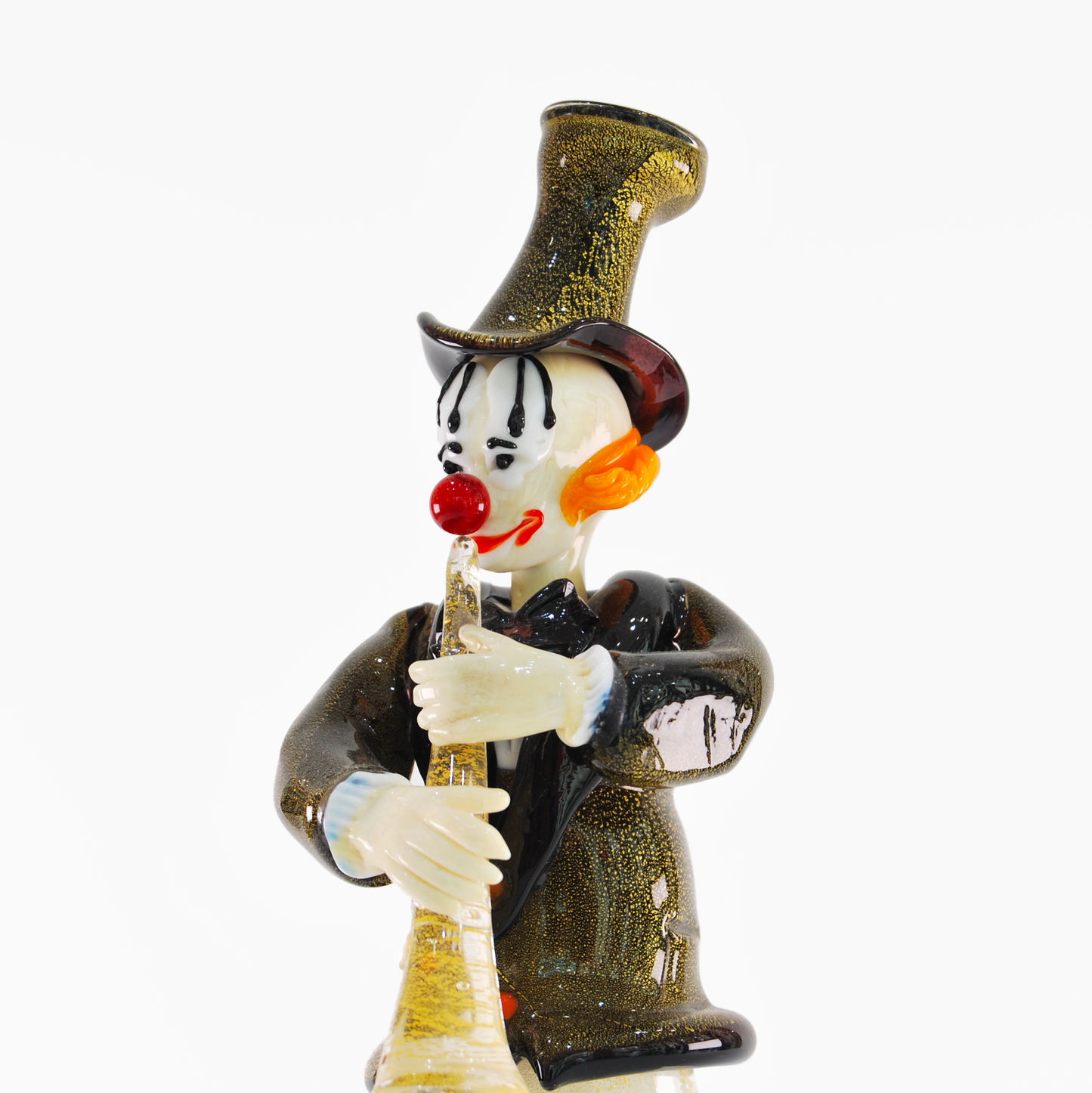 CLOWN PLAYING CLARINET
