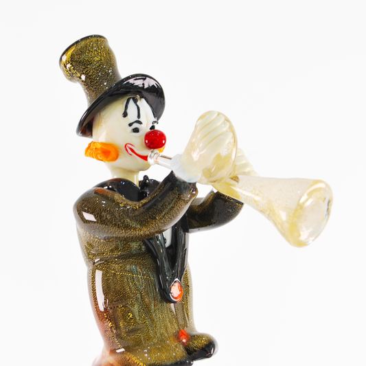 CLOWN PLAYING TRUMPET