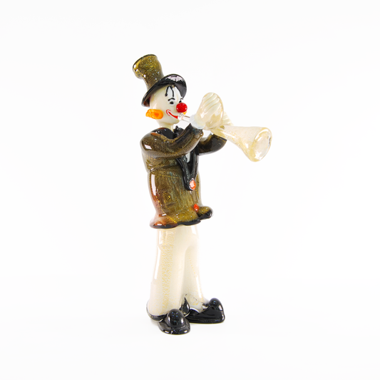 CLOWN PLAYING TRUMPET