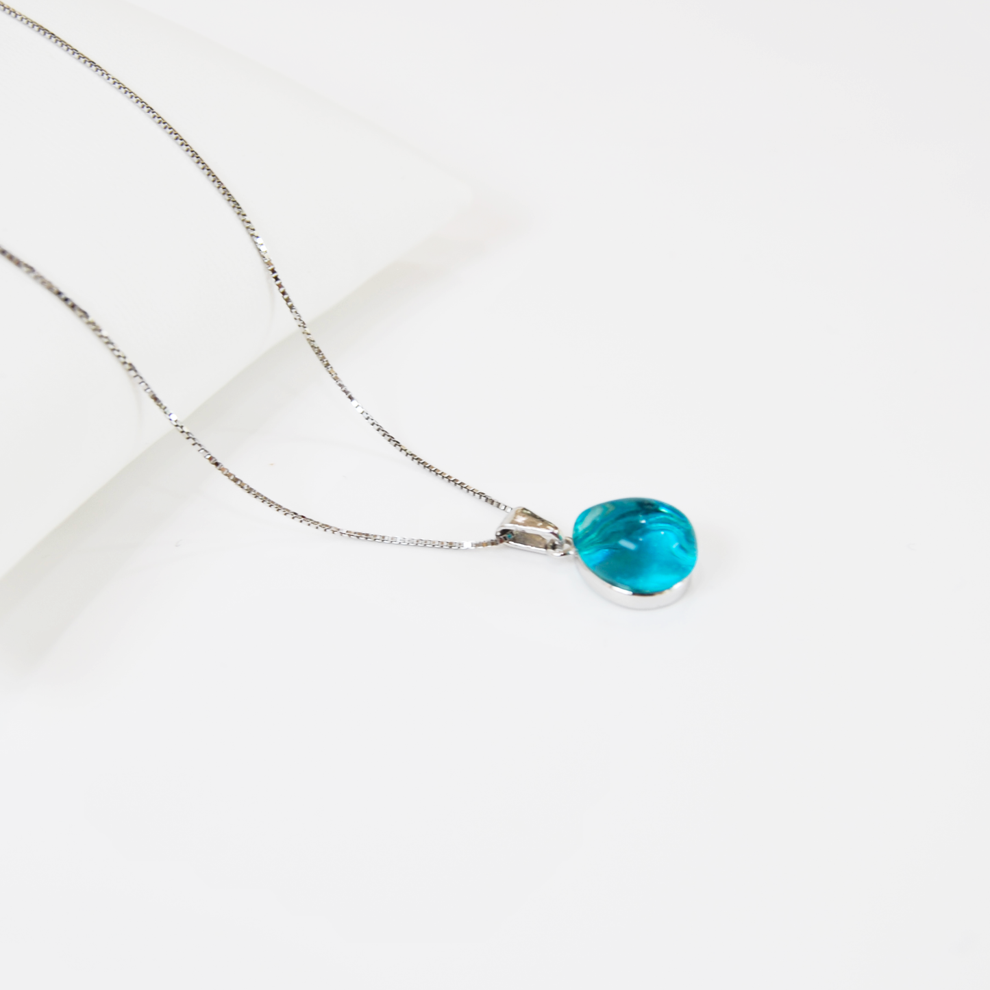 TEARDROP MURANO GLASS PENDANT NECKLACE IN SILVER FINISH
