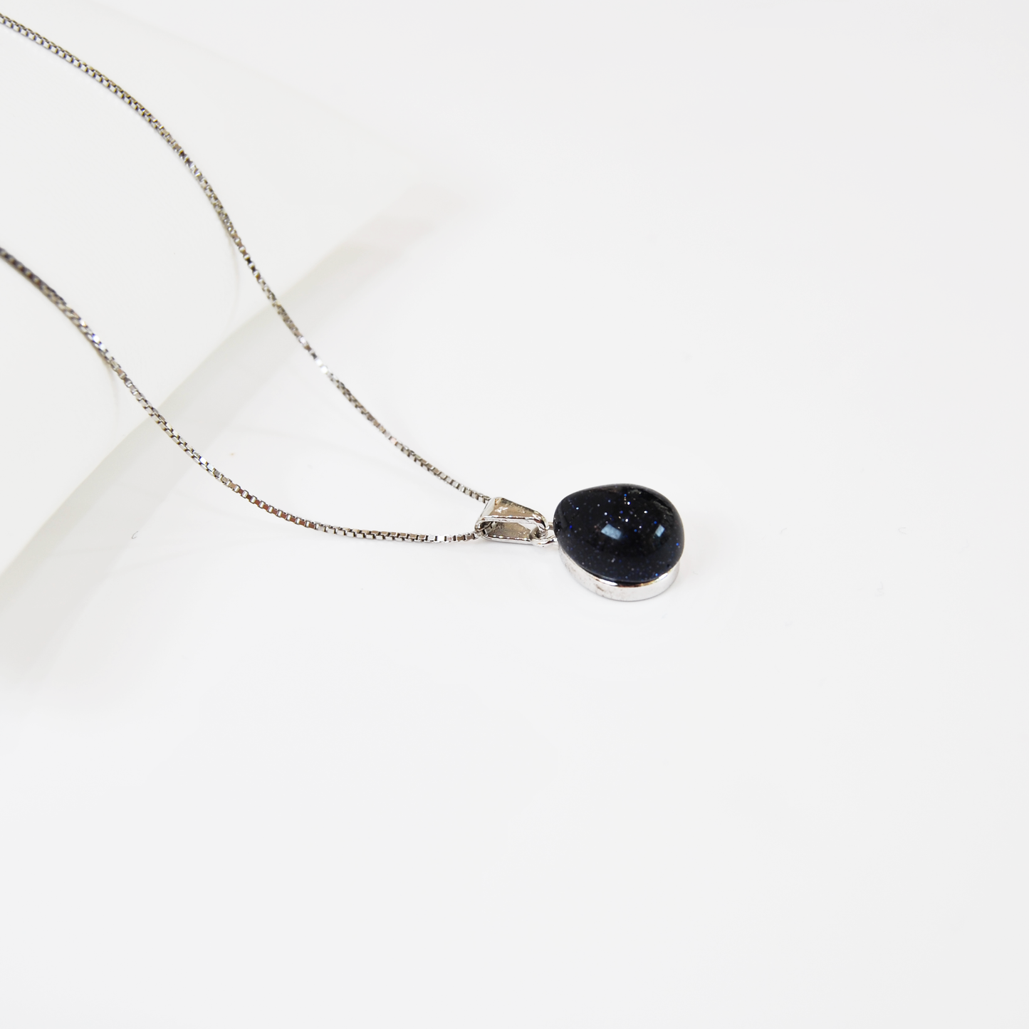 TEARDROP MURANO GLASS PENDANT NECKLACE IN SILVER FINISH